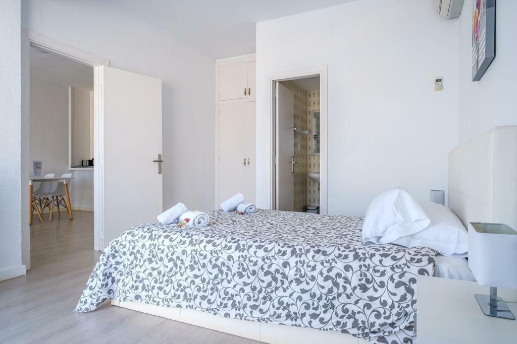Jacaranda Apartments & Studios Es Cana Exteriör bild